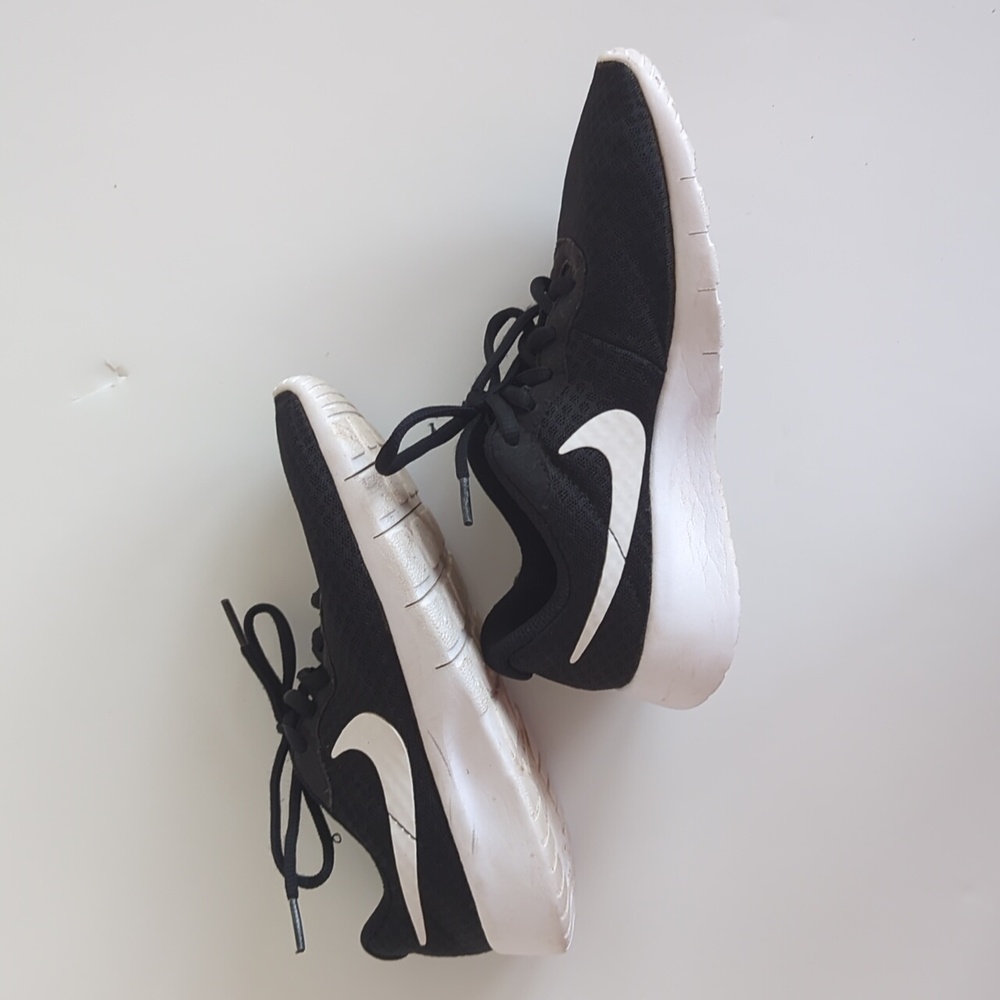 Nike shoes Size 3.5Y - Picture 6 of 9